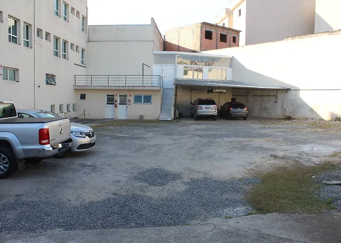 Hotéis centrais de Itaquaquecetuba