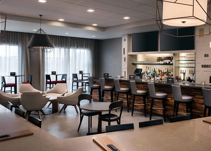 Courtyard By Marriott Pullman Hotel