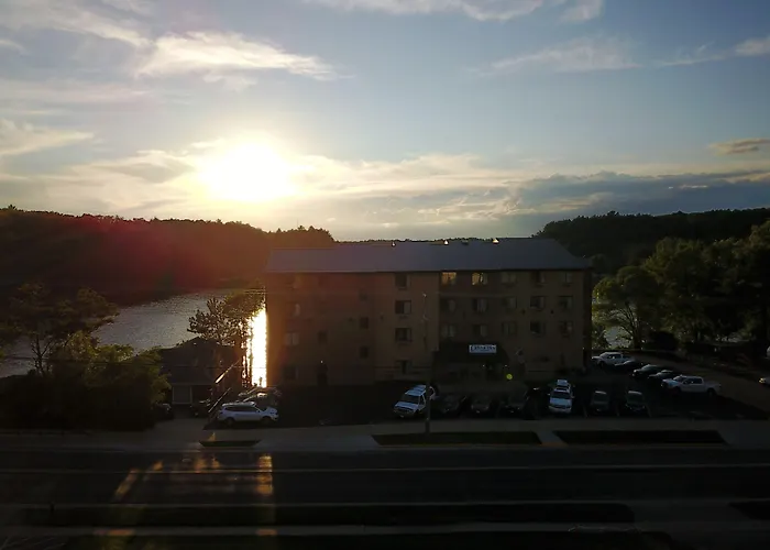 Natura Vue Resort & Boathouse