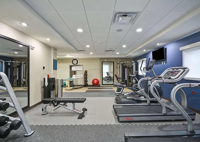 Maumee Hotels