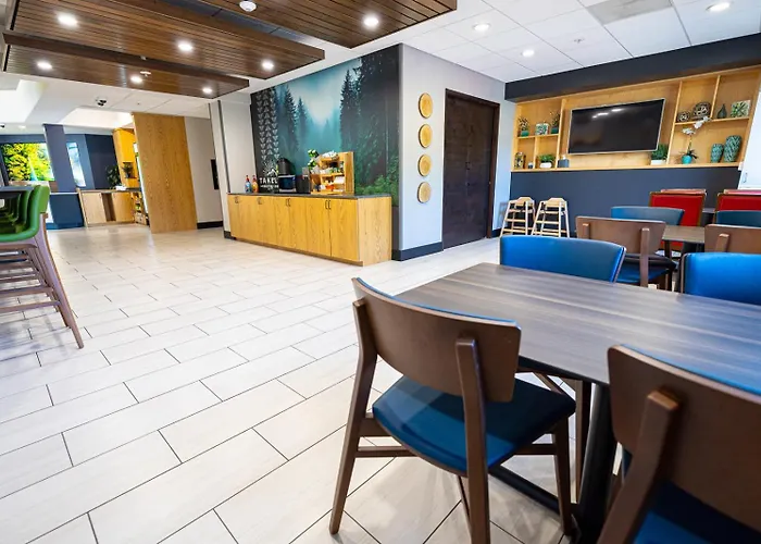 Canyonville Hotels