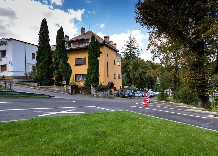 Upperhouse Suites & More Braşov