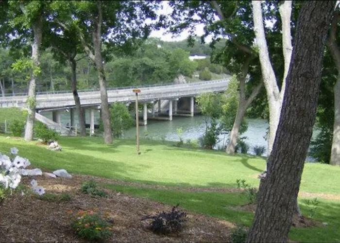 Canyon Lake Hotels