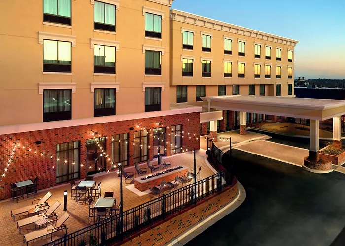 Courtyard By Marriott Lagrange Hotel