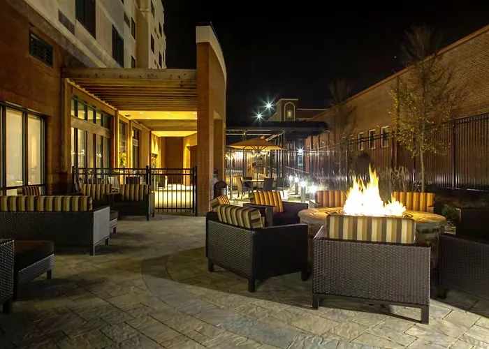 Courtyard By Marriott Lagrange Hotel