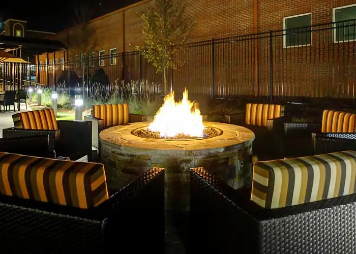 Courtyard By Marriott Lagrange Hotel