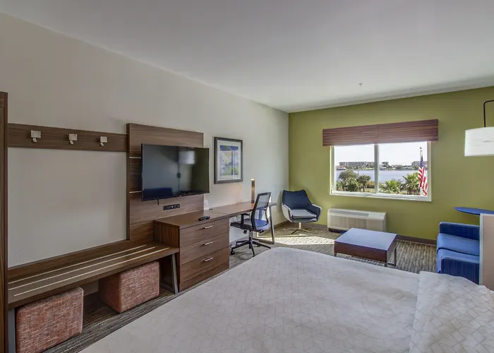 Holiday Inn Express - Fort Walton Beach Central By Ihg