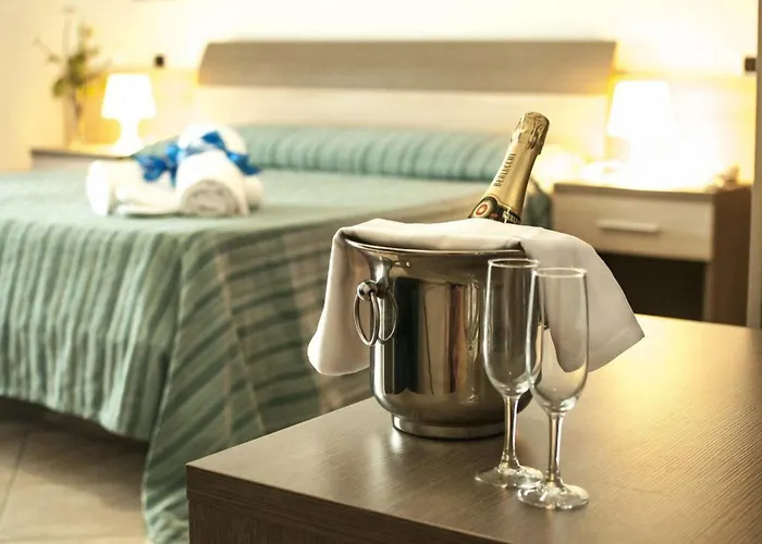 Perla Hotel E Garden - Free Parking And Pool - Open Area With Beautiful View Of The Landscape Capaccio