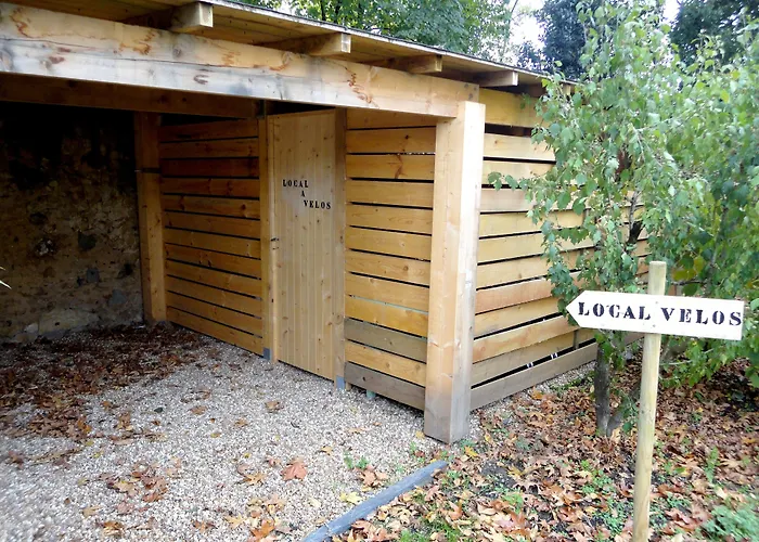 La Fleche Hotels