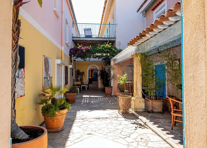 Hotel Les Flots Bleus Le Lavandou