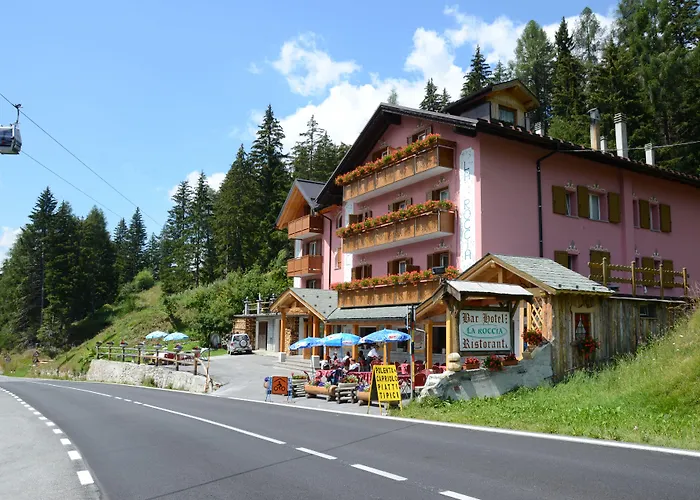 Hotels in Tonalepass