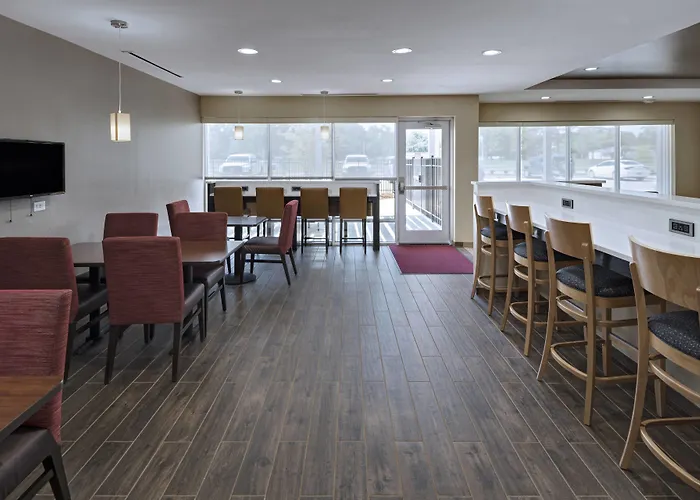 Port Allen Hotels