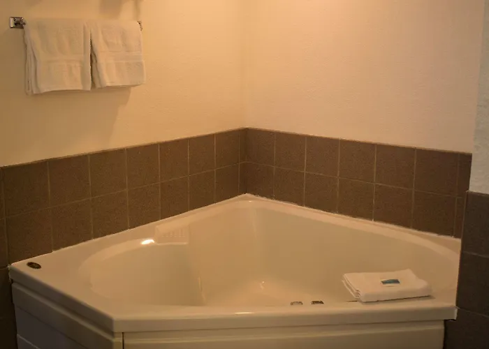 Shawano Hotels