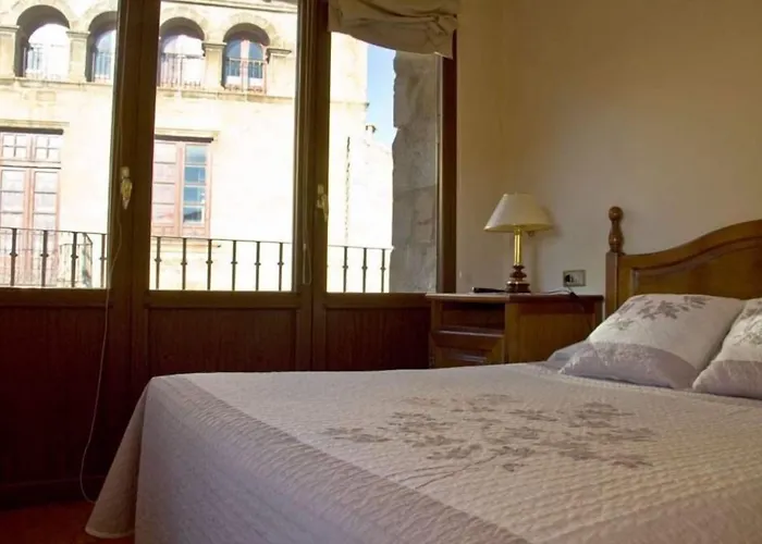 Hostal Las Coronas Sos del Rey Católico