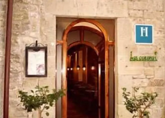 Hostal Las Coronas Sos del Rey Católico