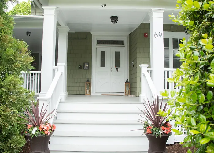 The Ocean Bay House Bed & Breakfast Bay Shore