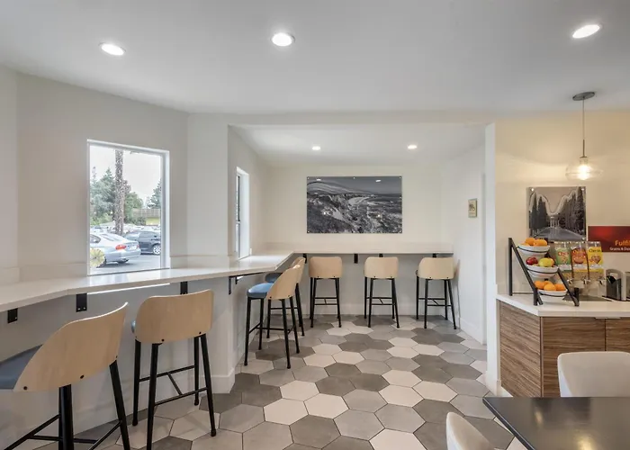 Best Western Plus Executive Suites Redwood City