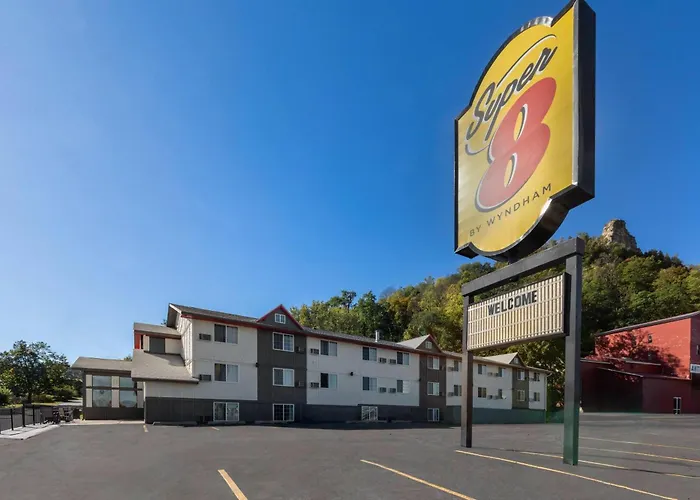 Super 8 By Wyndham Winona Mn Motel