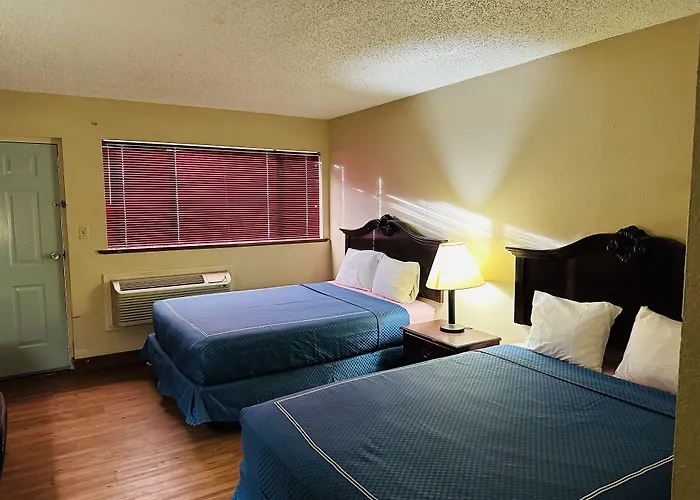 Warrick Plaza Inn