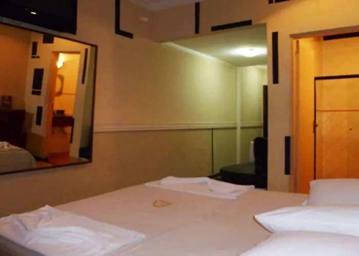 Dinys Motel (Adults Only)