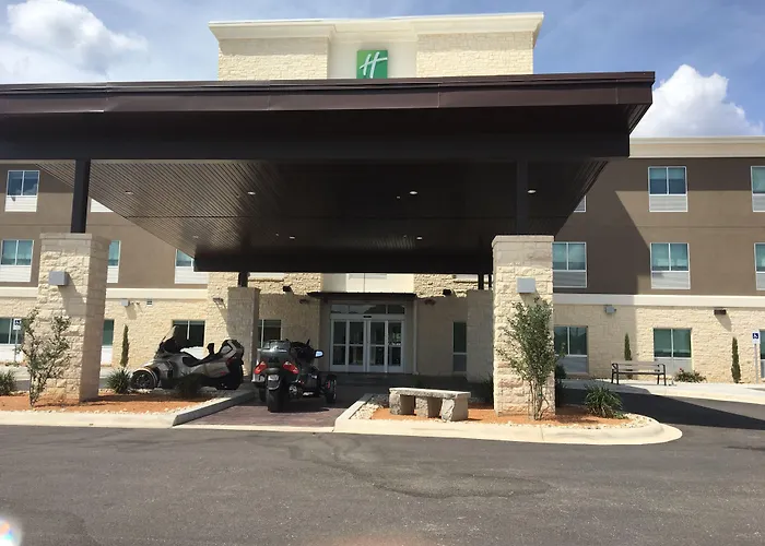 Holiday Inn Express & Suites Junction By Ihg