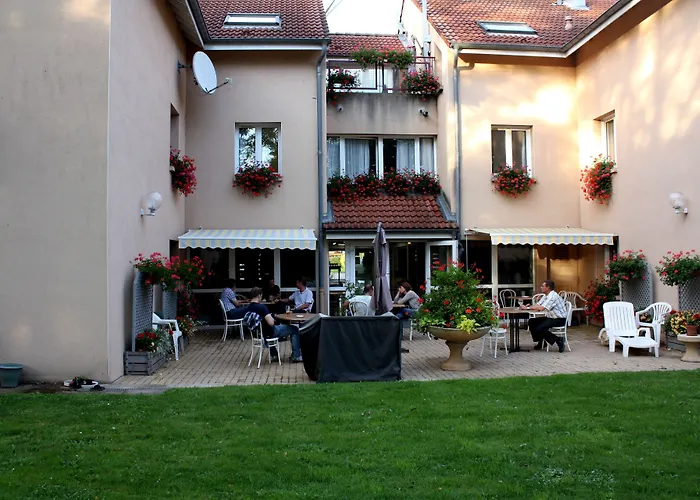 Moncel-les-Luneville Hotels