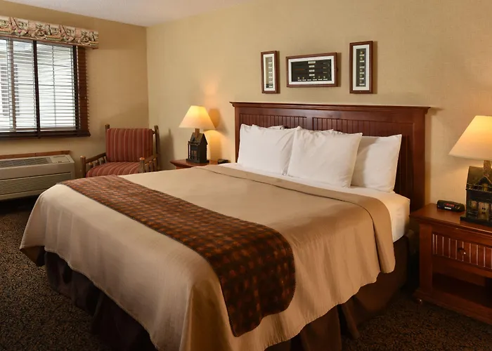 Waukon Hotels