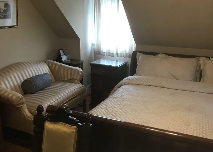 Edgewood Manor Inn Bed And Breakfast Providence