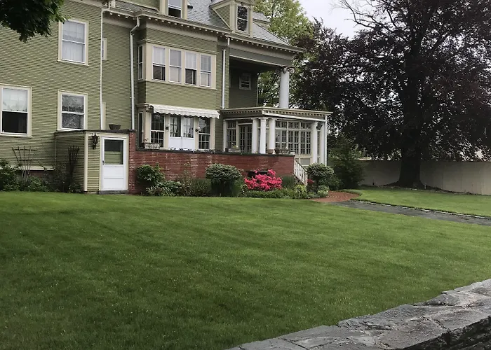 Edgewood Manor Inn Bed And Breakfast Providence