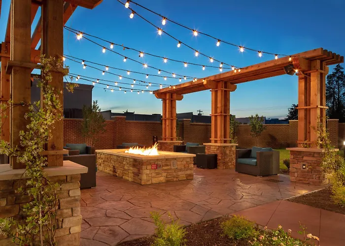 Pineville Hotels