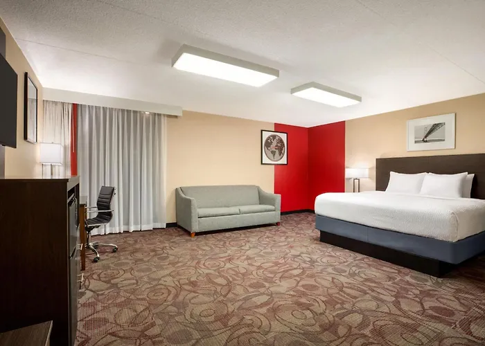 Ramada By Wyndham Alpena Hotel