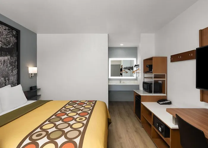 Super 8 By Wyndham Fort Bragg