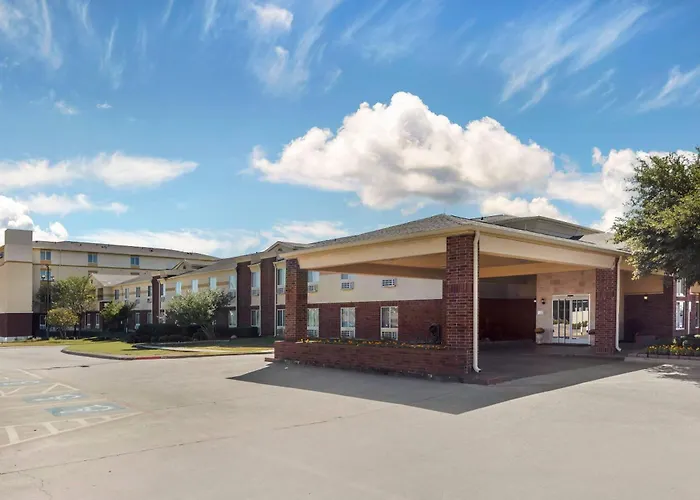 Comfort Inn & Suites Red Oak - Dallas Area