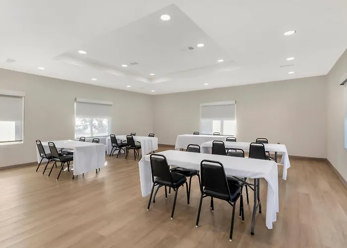 Comfort Inn & Suites Red Oak - Dallas Area