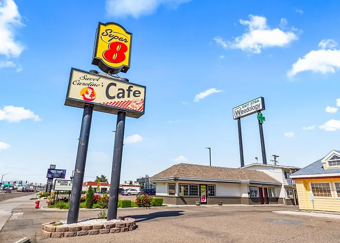 Super 8 By Wyndham Ontario Motel