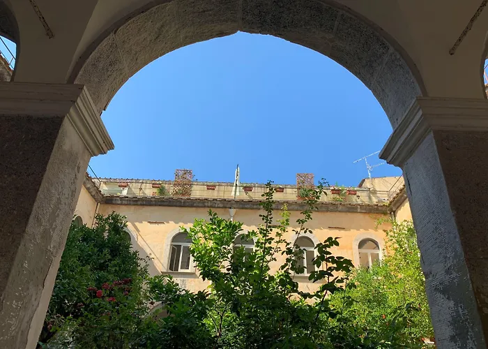 Bed and Breakfast Relais Il Chiostro Historic Courtyard & Panoramic Terrace Near Sorrento Massa Lubrense
