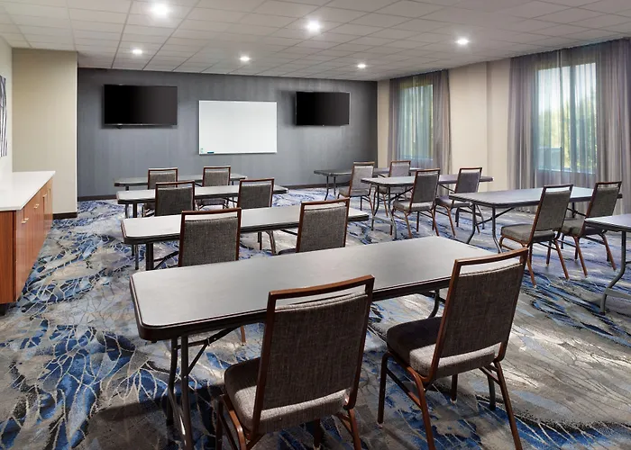 Fairfield Inn & Suites Locust Grove I-75 South