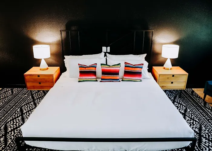 Wimberley Inn & Bar
