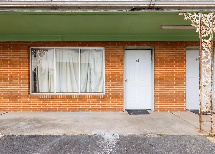 Holly Springs Hotels