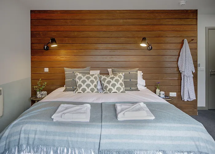 Fort Augustus Hotels