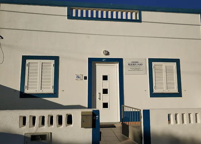 Sleep & Go Faro Airport Guest House