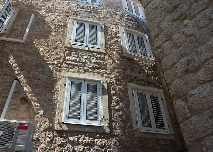 Montenegro Backpackers Home Budua