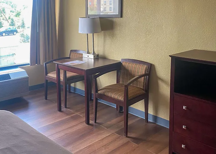 Cheektowaga Hotels