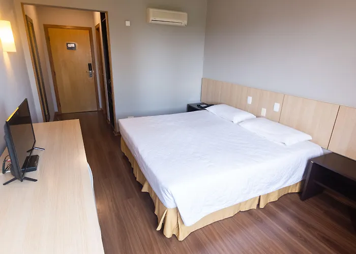 Hotel Campo Largo Express