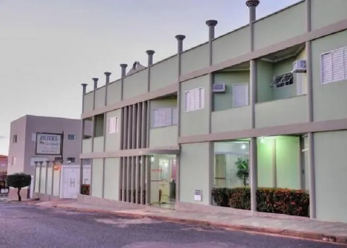 Hotel Carolina 2 - próximo a Universidade de Uberaba uniube - ao Aeroporto Fórum De uberaba - hospital Mario Palmeirio ao Hospital São Marcos e hospital Regional