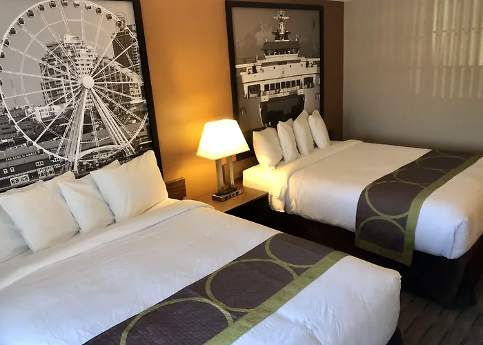 Super 8 By Wyndham Lynnwood Motel