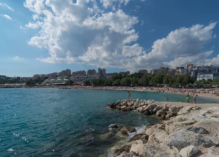 Luxury Rooms Near The Beach