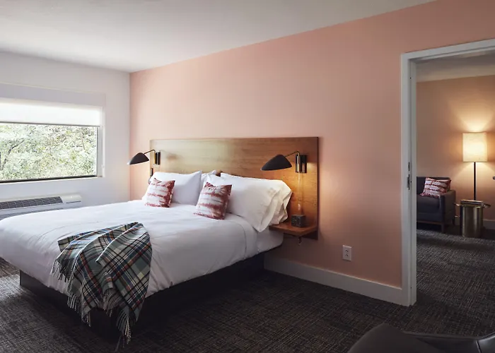 Wade Hotels