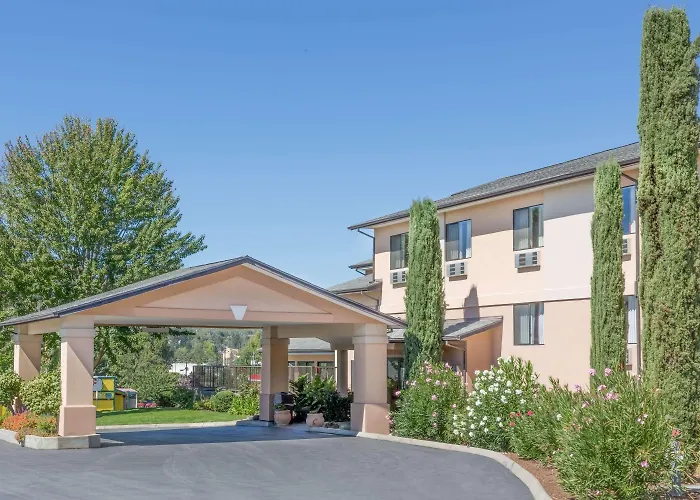 Super 8 By Wyndham Grants Pass Motel