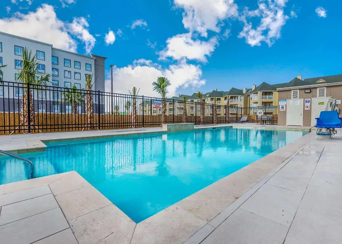 La Quinta Inn & Suites By Wyndham Galveston West Seawall
